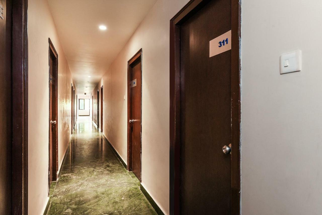 Oyo 28856 Manjeera Inn Визакхапатнам Екстериор снимка