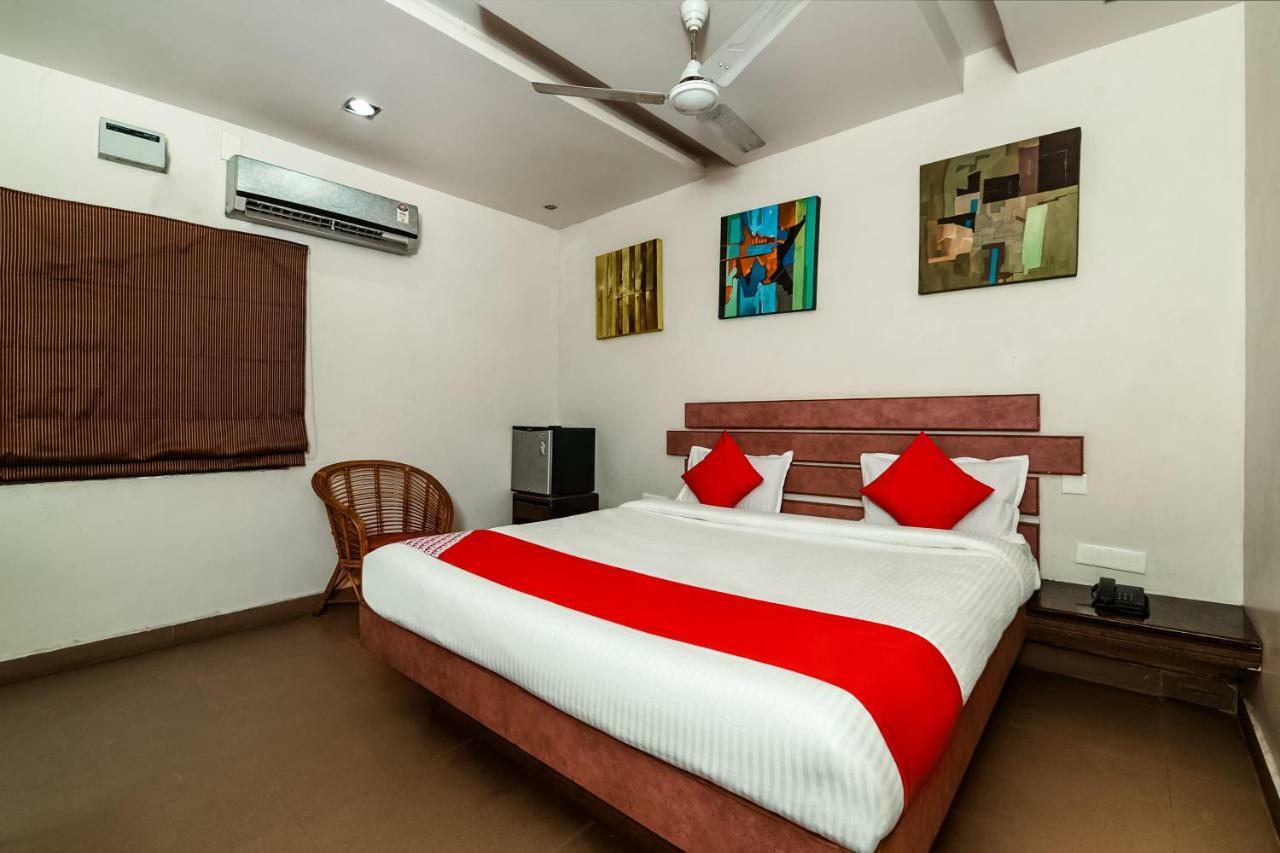 Oyo 28856 Manjeera Inn Визакхапатнам Екстериор снимка