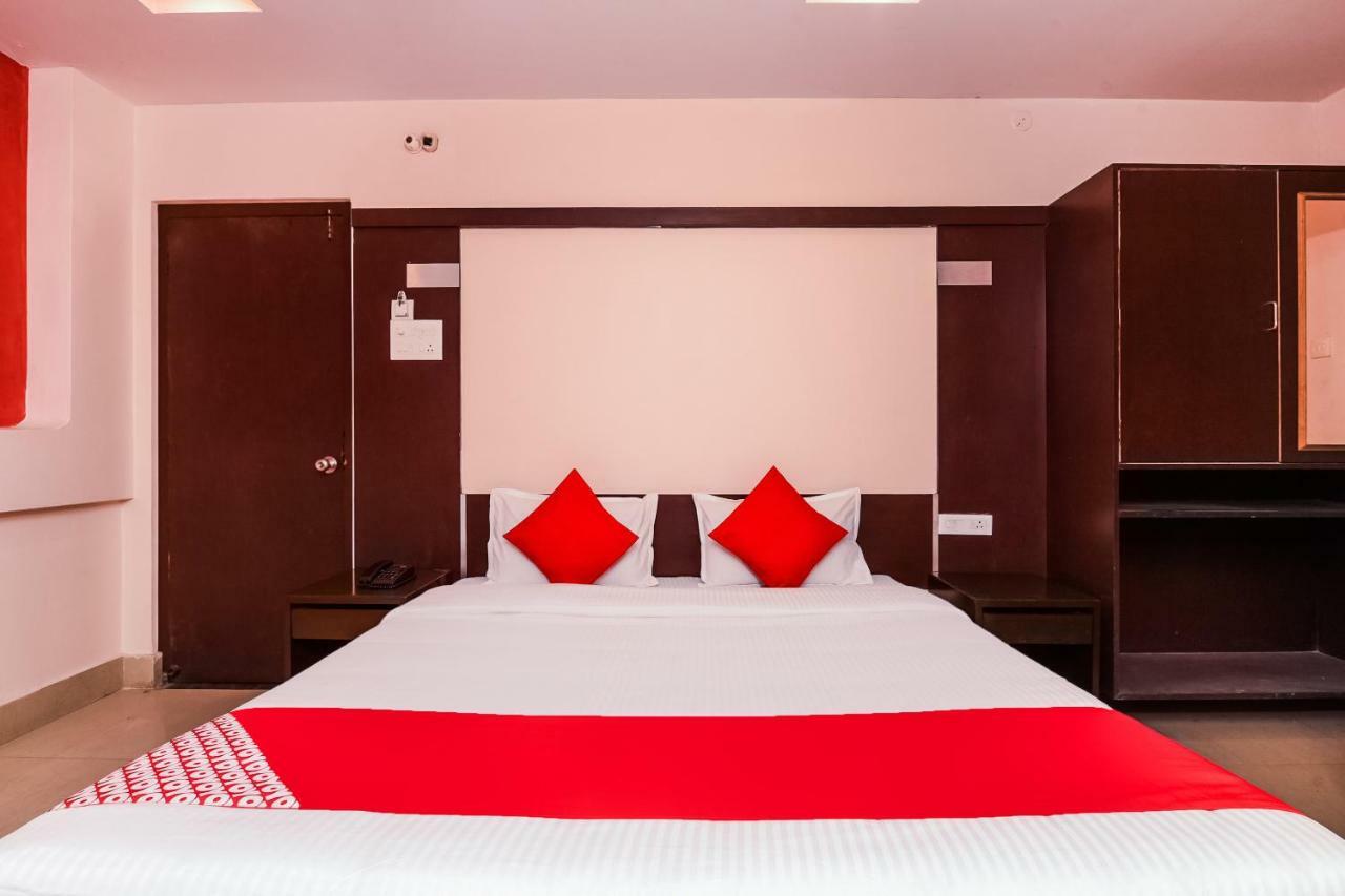 Oyo 28856 Manjeera Inn Визакхапатнам Екстериор снимка