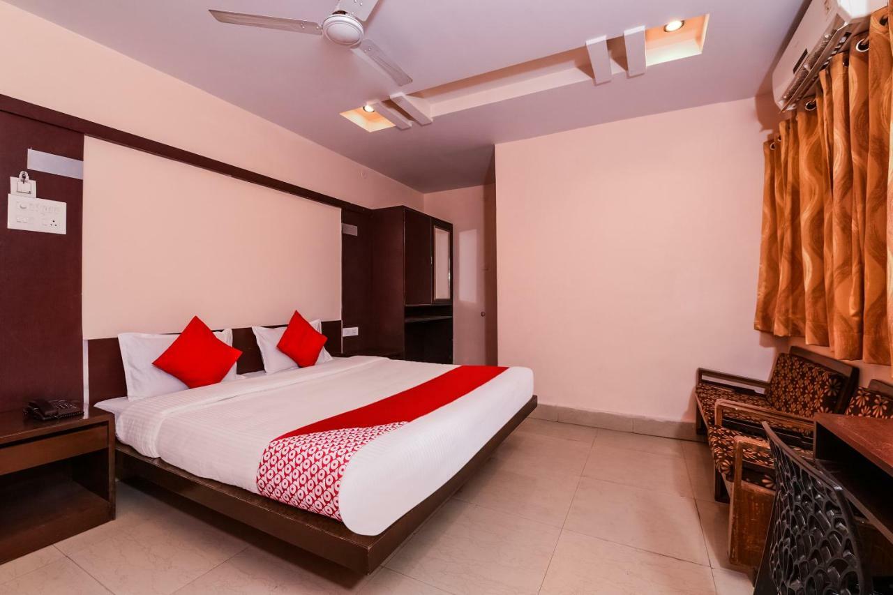 Oyo 28856 Manjeera Inn Визакхапатнам Екстериор снимка