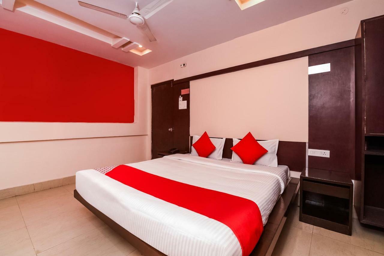 Oyo 28856 Manjeera Inn Визакхапатнам Екстериор снимка