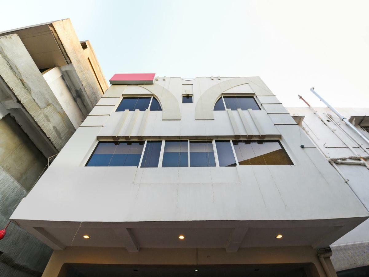 Oyo 28856 Manjeera Inn Визакхапатнам Екстериор снимка